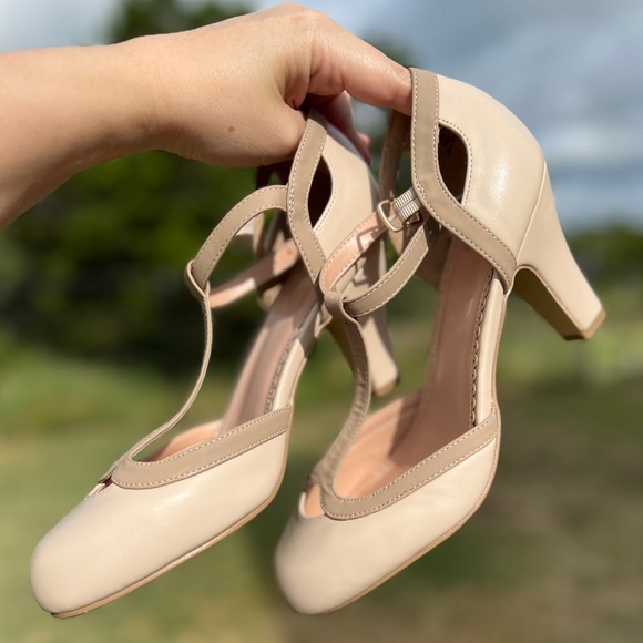 Journee Collection Olina Pump Size 9W - Picture 6 of 8